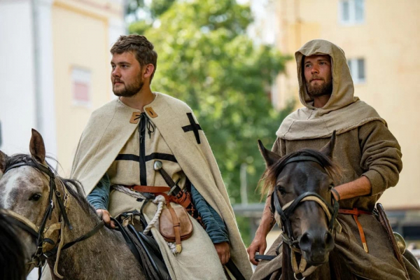 Конная дружина Александра Невского «Александрова дорога» прибыла в Великий Новгород Конная дружина Александра Невского «Александрова дорога» прибыла в Великий Новгород