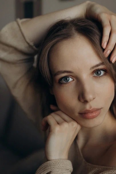Актриса Алёна Киселёва: Нам, зумерам, близка тема одиночества в толпе Актриса Алёна Киселёва: Нам, зумерам, близка тема одиночества в толпе